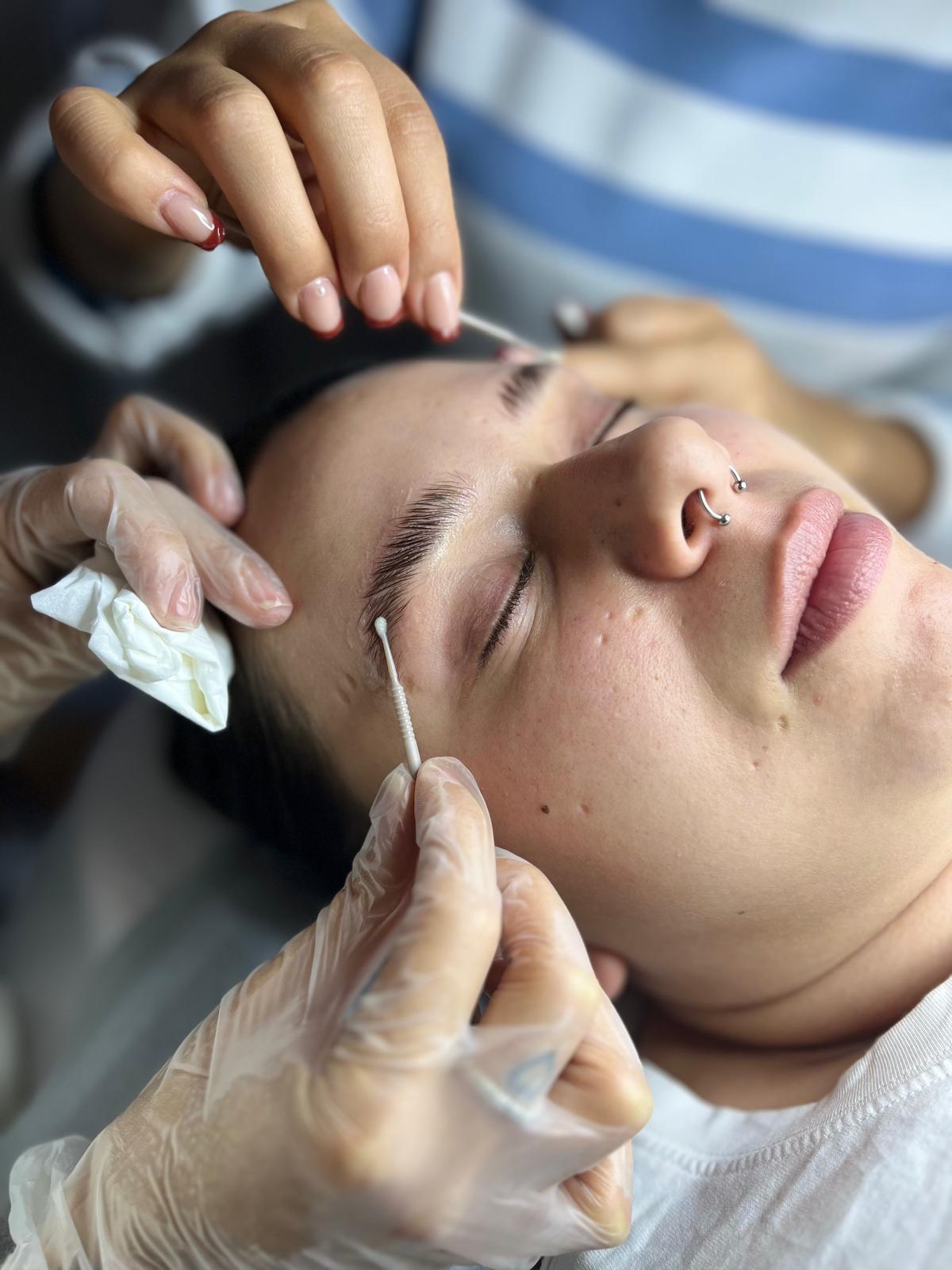 Curso de Lifting de Pestañas, Laminado de Cejas y Tinte