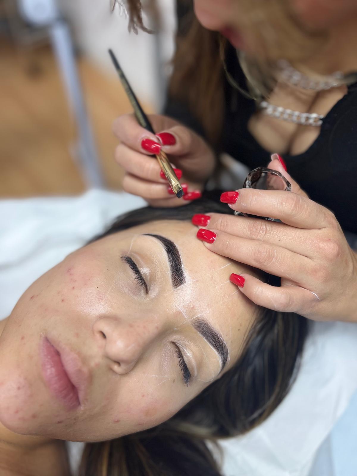 Curso de Visagismo de Cejas, Depilación con Hilo Y Tintado con Henna